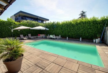 Très charmante villa avec piscine