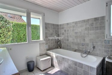 CHENS-SUR-LEMAN villa d'architecte