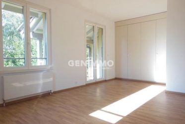 A LOUER VILLA RIVE DROITE