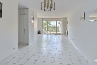 Centre du Village " Vue Lac et Vignes"