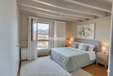 Dernier Étage dans un Immeuble Historique `"Saint-Jean"