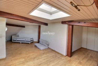 Dernier Étage dans un Immeuble Historique `"Saint-Jean"