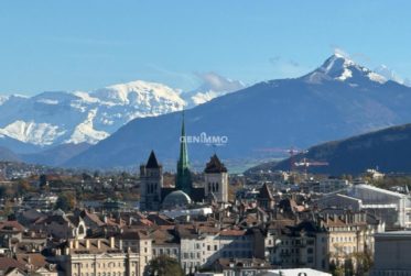 Dernier Étage dans un Immeuble Historique `"Saint-Jean"
