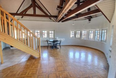 Dernier Étage dans un Immeuble Historique `"Saint-Jean"