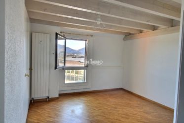 Dernier Étage dans un Immeuble Historique `"Saint-Jean"