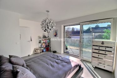 Élégance Contemporaine à Troinex : Superbe Villa contigüe