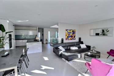 Élégance Contemporaine à Troinex : Superbe Villa contigüe