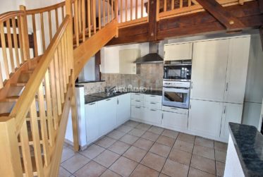 Dernier Étage dans un Immeuble Historique `"Saint-Jean"