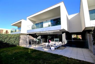 Élégance Contemporaine à Troinex : Superbe Villa contigüe