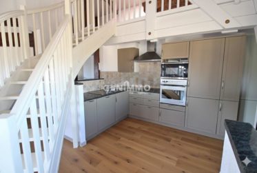 Dernier Étage dans un Immeuble Historique `"Saint-Jean"