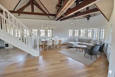 Dernier Étage dans un Immeuble Historique `"Saint-Jean"