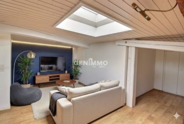 Dernier Étage dans un Immeuble Historique `"Saint-Jean"