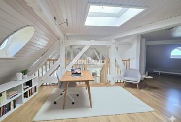 Dernier Étage dans un Immeuble Historique `"Saint-Jean"